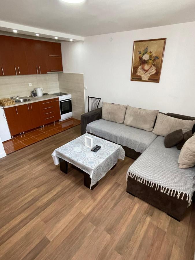 Airport Stay Apartments Surcin Екстер'єр фото